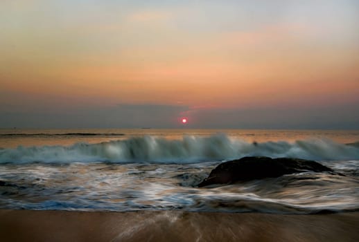 very soft and tender this sunset,just as I enjoyed this evening,with a good bottle of malt whisky in my camera bag...