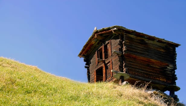 At altitudes between a thousand and two and a half thousand meters,you can find remote hay warehouses. In the summer season,when the cows graze on the alpine pastures,they are also inhabited by farmers and shepherds. These huts are usually very simple and have