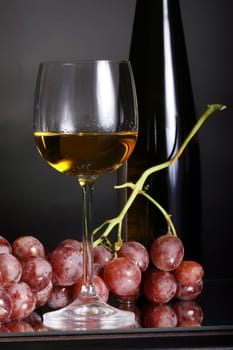 Glass of wine and grapes