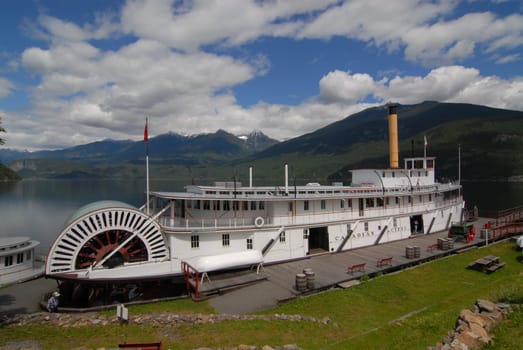 Paddle steamer