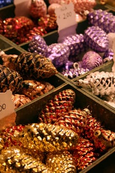 Tree decorations (4)