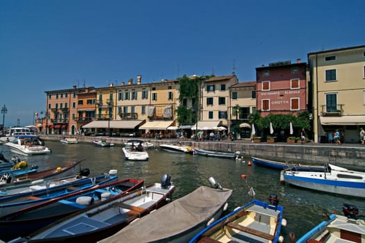 Lazise, kleiner Hafen am Gardasee