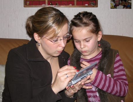 Sisters playing Gameboy.
