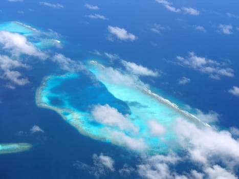 If the sea level does not rise too quickly,bungalows could stand on this island base in a few decades.