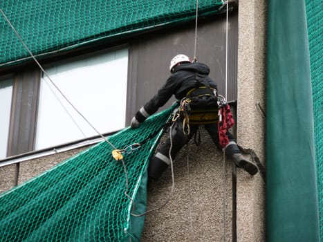 Facade climber