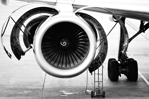 Airline engine maintenance