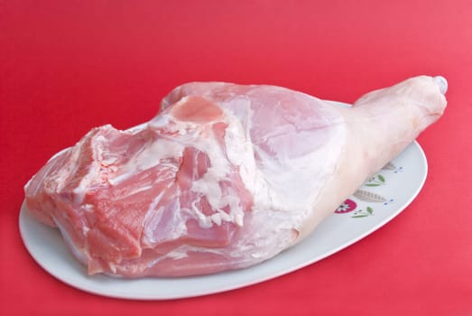 Suckling pig - leg - raw