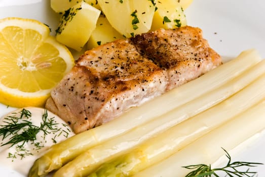 Salmon with asparagus