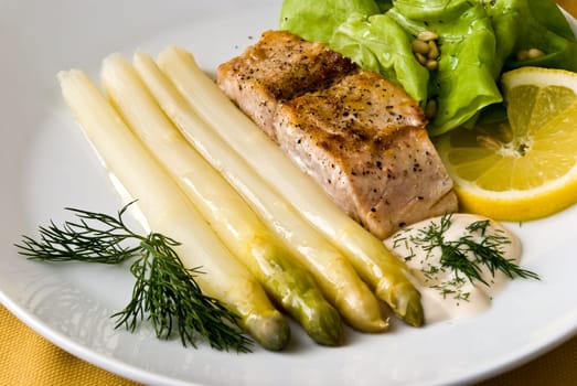 Salmon with asparagus