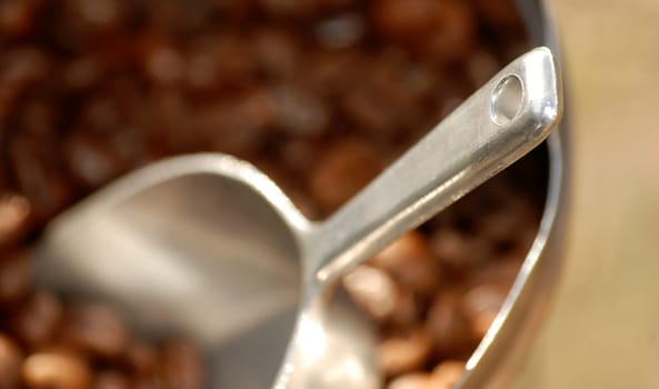 Coffee tin with chute