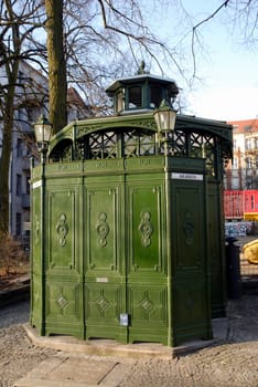 Urinal