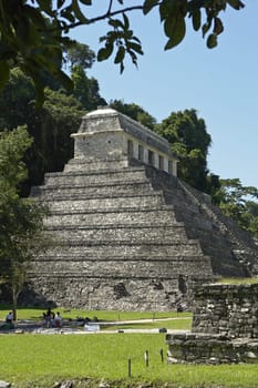 großer mayatempel in palenque,mexico