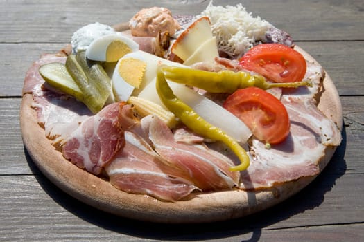 Brettljause garnished