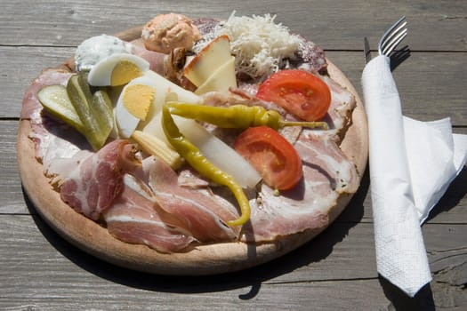 Brettljause garnished