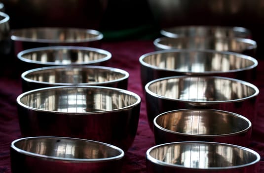 Singing bowls in rows