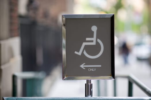 Hiweisschild Wheelchair Users