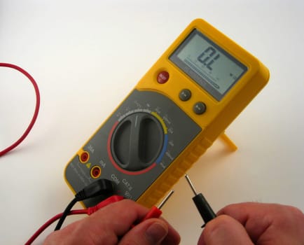 Electronic multimeter