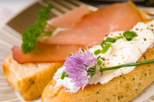 Bruschetta with ham and cream cheese