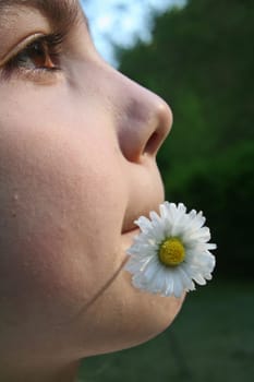 Girl with daisies