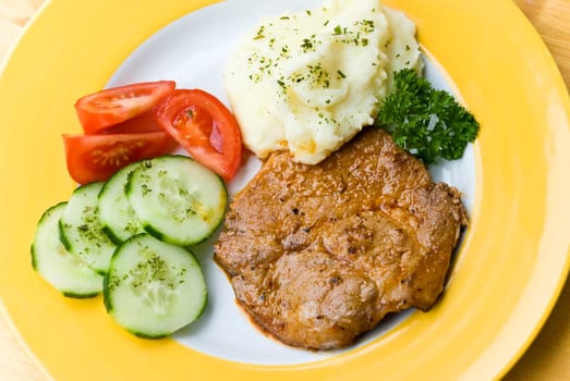 gebratener schnitzel-mariniert.mit senf