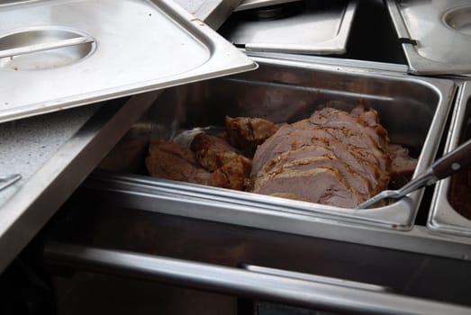 Keep roast warm