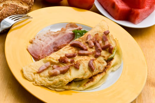 Omelette with thin bacon bacon,croissant