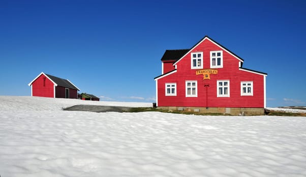 From this house in the Hardangervidda there are beautiful hiking trails. It stands in Norway at 1350 meters.