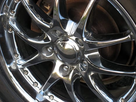 chrome rim detail