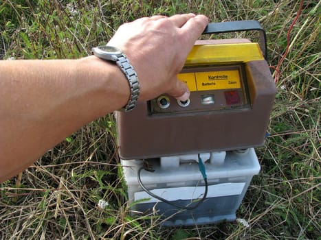 Electric fence with car battery