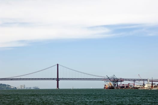 25 of April Bridge