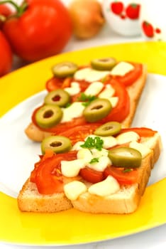 Toast with vegetable filling