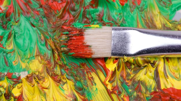 Pinsle on oil paint