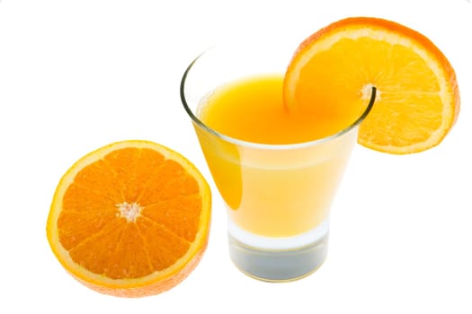 Orange juice with fresh oranges