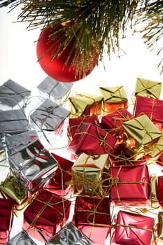 Christmas ornament with gift spackerl