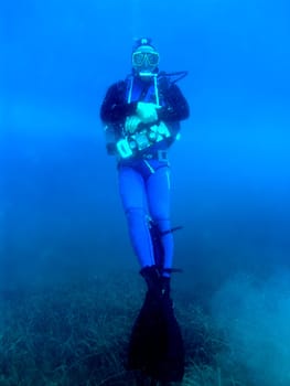 Divers on hold