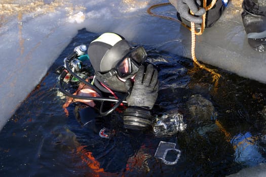 Ice divers at the Steinbach dam