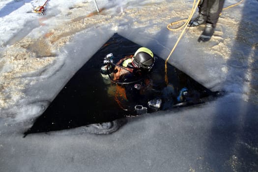 Ice divers at the Steinbach dam