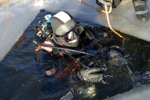 Ice divers at the Steinbach dam