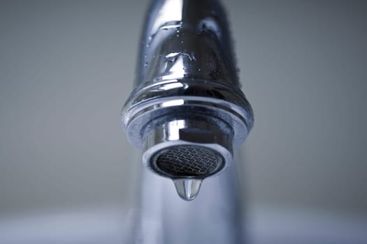 Dripping Chrome Bathroom Faucet