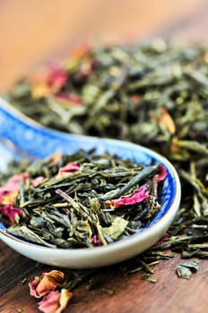 Loose green tea