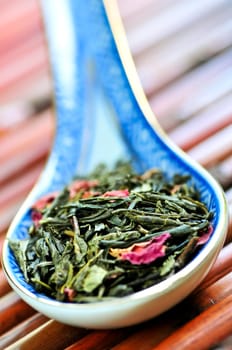 Loose green tea