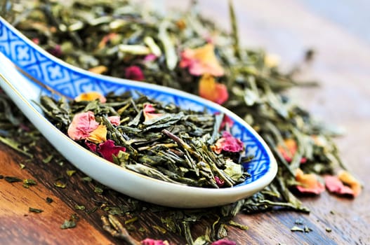 Loose green tea