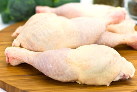 Chicken thighs,raw - with broccoli