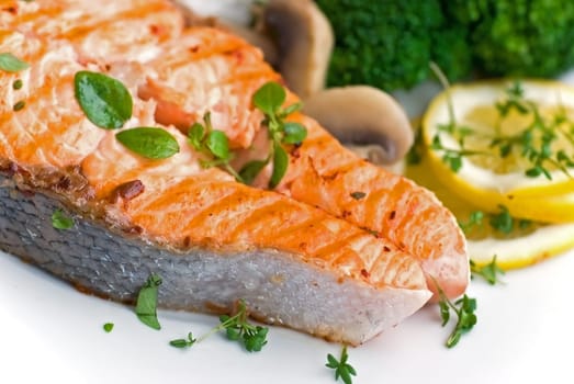 Salmon - grilled with broccoli