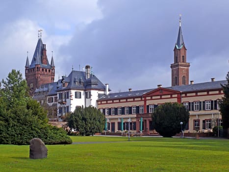 Weinheim Castle as seen from the castle park: Weinheim Castle is a former castle of the Princes of the Electoral Palatinate and today the town hall and seat of the city administration. It is made up of components from different eras. At the two wings