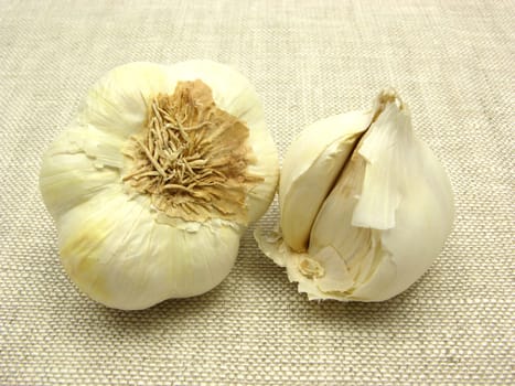 Garlic cloves arranged on a beige background