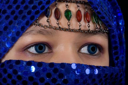 blue eyes oriental