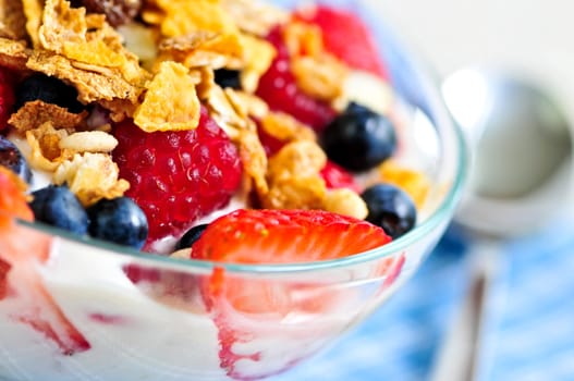 Yogurt with berries and granola
