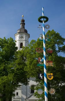 Sendlinger church with maypole