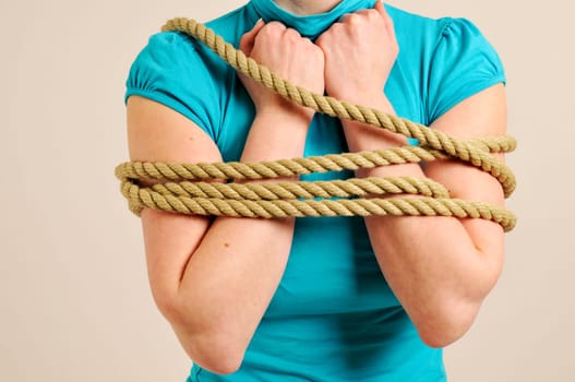 arms are tied horizontal